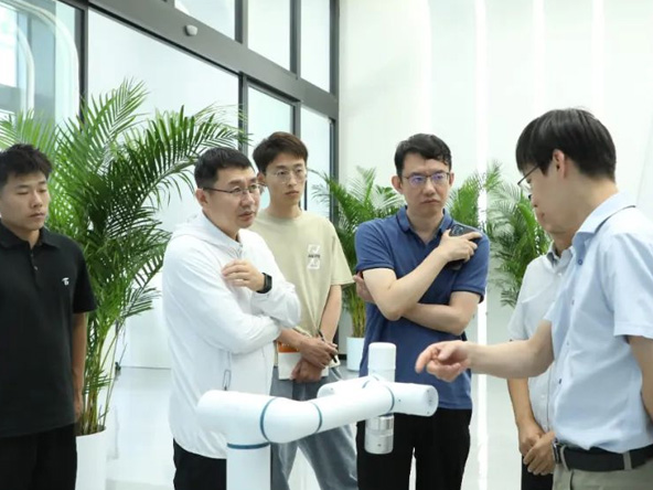 國家重點(diǎn)研發(fā)計(jì)劃“診療裝備與生物醫(yī)用材料”重點(diǎn)專項(xiàng)“經(jīng)口入路微創(chuàng)顱頜面外科智能手術(shù)機(jī)器人系統(tǒng)”2023年中期總結(jié)會(huì)圓滿召開